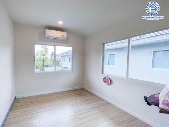 *****บ้านแฝดมือสองย่านนนทบุรี ม.เพอร์เฟคพาร์ค ชัยพฤกษ์-แจ้งวัฒนะ หลังมุม! เนื้อที่ 44.1 ตร.ว. ฟังก์ชัน 3 ห้องนอน 3 ห้องน้ำ 2 ที่จอดรถ แถมฟรี! 3 เครื่องปรับอากาศ บ้านสวยพร้อมอยู่ บรรยากาศดี บนทำเลศักยภาพ เชื่อมต่อแจ้งวัฒนะ ใกล้เพียง 5 นาทีก็ถึงรถไฟฟ้าสายสีชมพู "สถานีปากเกร็ด"และทางด่วน "ศรีรัช"